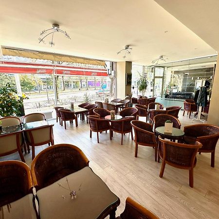 Hotel Cosmos Ruse Bagian luar foto