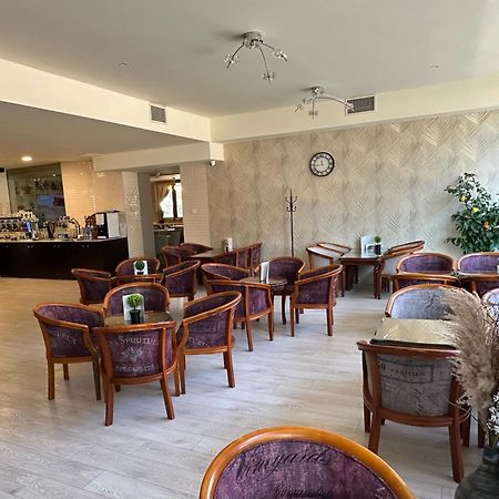 Hotel Cosmos Ruse Bagian luar foto