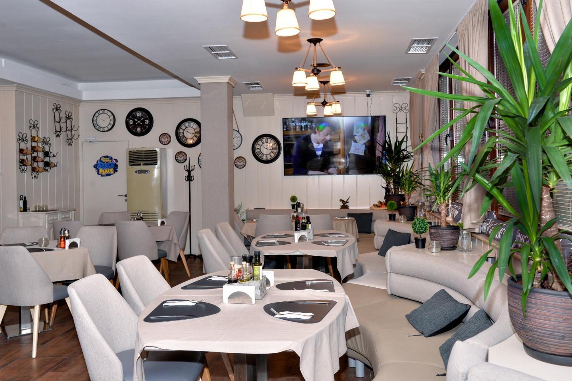 Hotel Cosmos Ruse Bagian luar foto