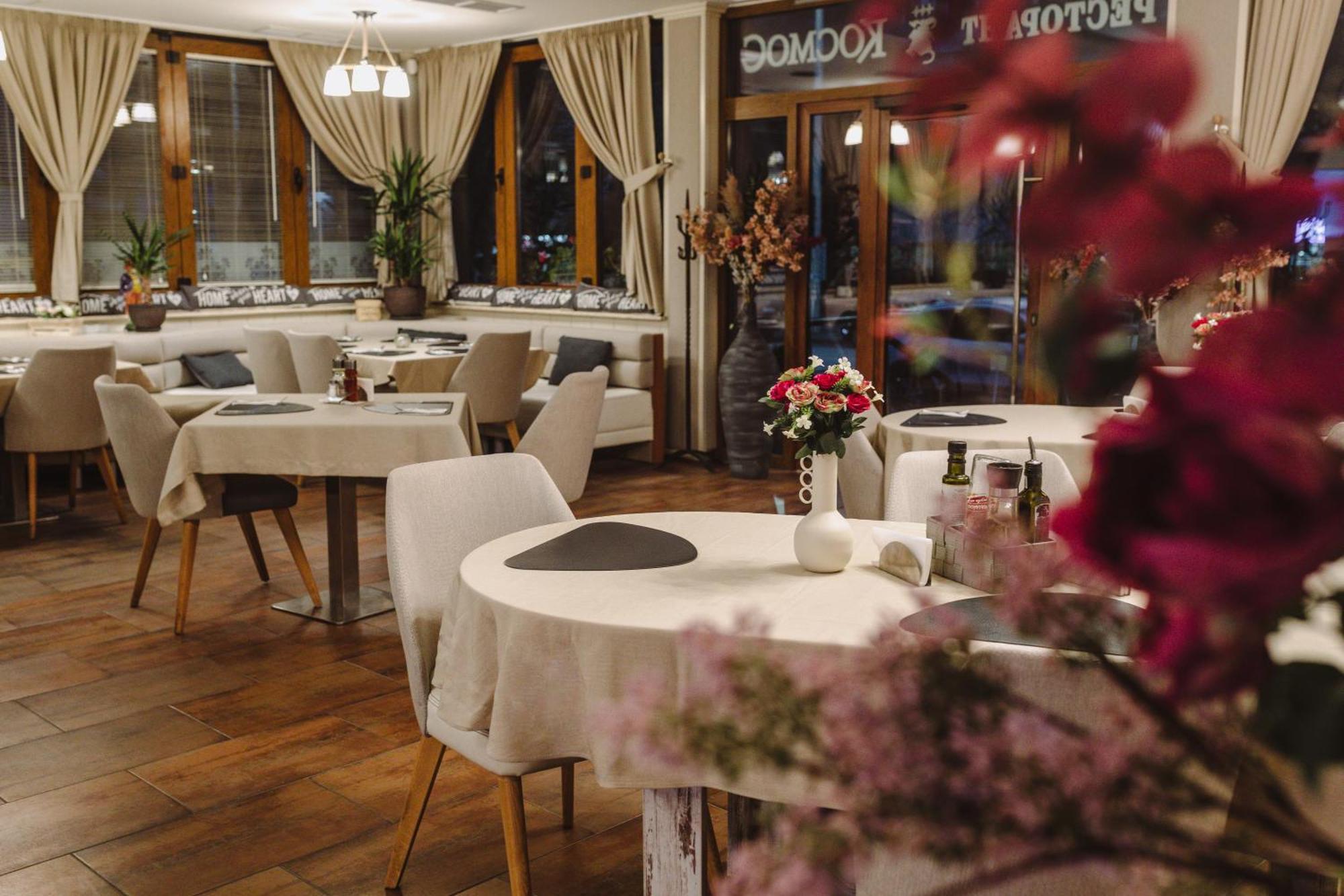 Hotel Cosmos Ruse Bagian luar foto